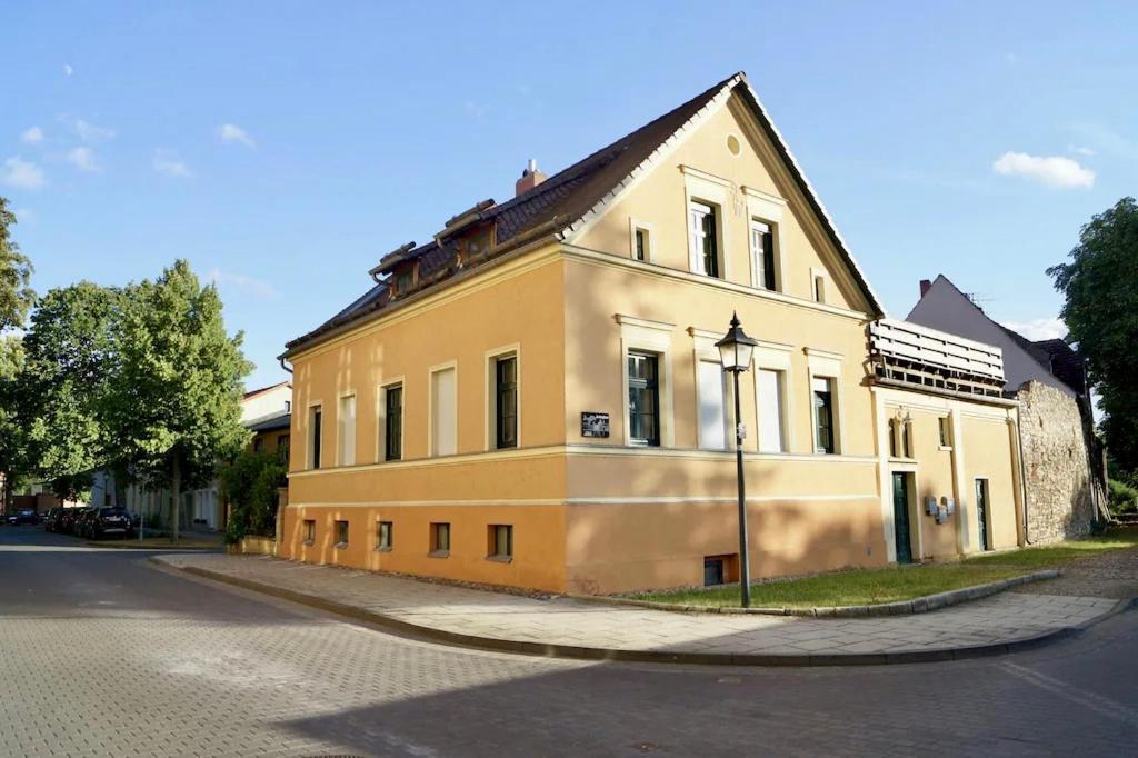 "Ferienwohnung Am Schloss" - Ferienwohnung Mit Blick Auf Das Barbyer Schloss, 5 Gehminuten Bis Zur Elbe Ngoại thất bức ảnh
