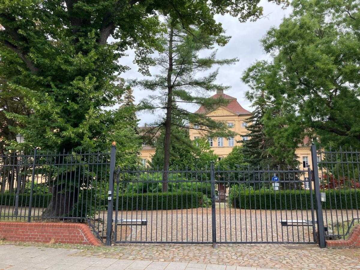 "Ferienwohnung Am Schloss" - Ferienwohnung Mit Blick Auf Das Barbyer Schloss, 5 Gehminuten Bis Zur Elbe Ngoại thất bức ảnh